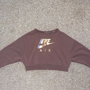 Women’s cropped nike sweat shirt